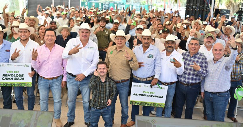 Ricardo Gallardo refuerza apoyo a ganaderos con entrega de equipamiento