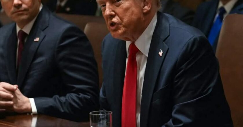 Trump cuestiona estrategia antidrogas de México y advierte que consideraría acciones militares.