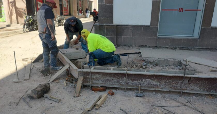 Vialidades Potosinas suma más de 1,500 m² en banquetas, rampas y pavimento esta semana