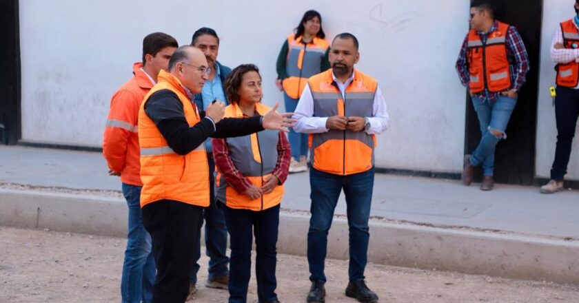 Avanzan trabajos de Julián de los Reyes, Alcalde Galindo supervisa obra.