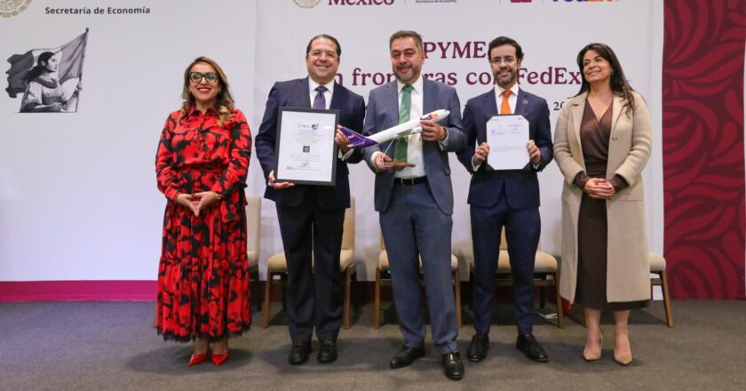 La Secretaría de Economía y FedEx firman convenio para impulsar a las Mipymes mexicanas en su expansión nacional e internacional