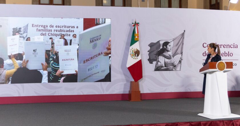 Claudia Sheinbaum formaliza entrega de escrituras a familias reubicadas del Chiquihuite
