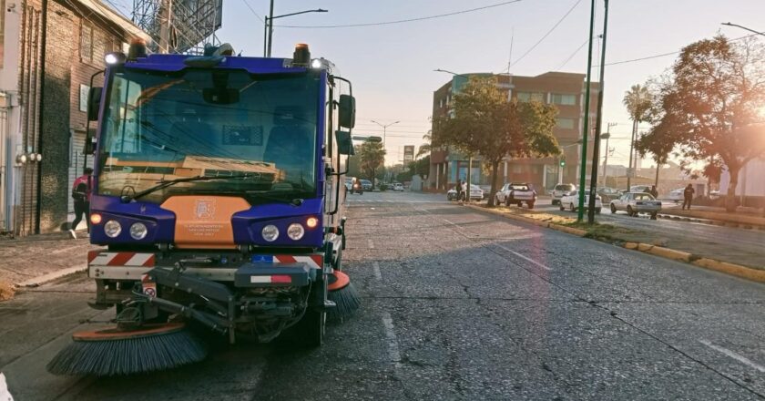 Gobierno de la Capital refuerza limpieza con Barrido Mecánico en principales avenidas de la Capital