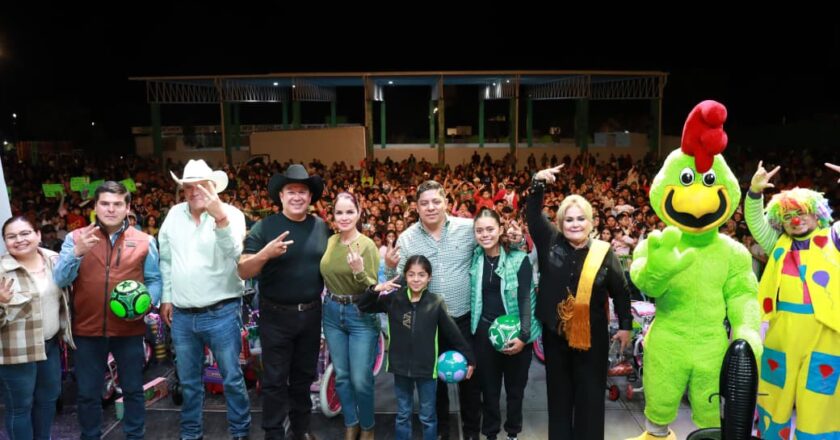Ricardo Gallardo lleva posadas navideñas y nuevos proyectos a Ciudad Fernández y Rioverde