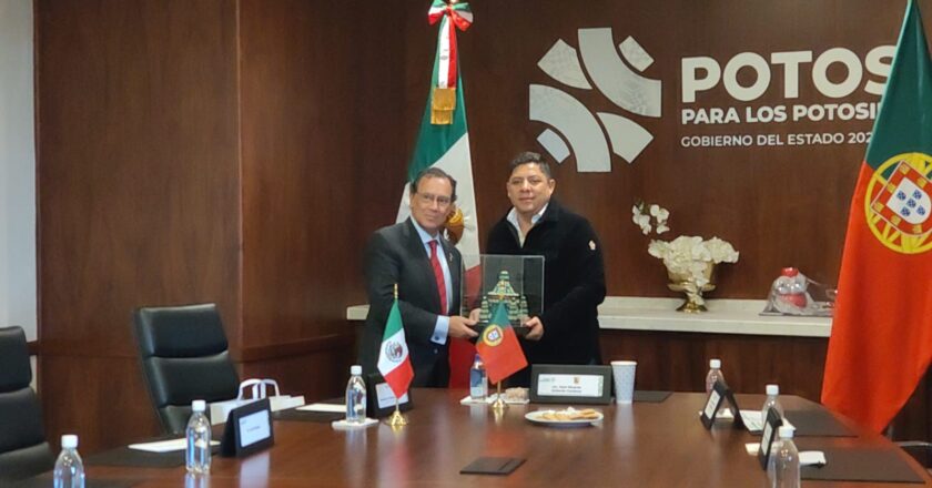 Ricardo Gallardo impulsa a San Luis Potosí ante el embajador de Portugal