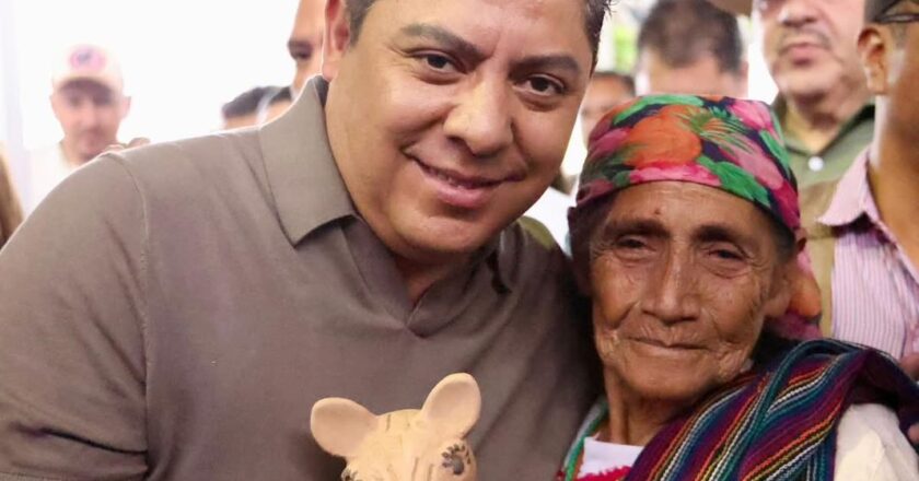Ricardo Gallardo impulsa el desarrollo integral de los pueblos originarios