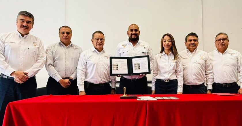 Cancelan estampilla conmemorativa por los 100 años del Día de la Caminera y del Caminero en San Luis Potosí