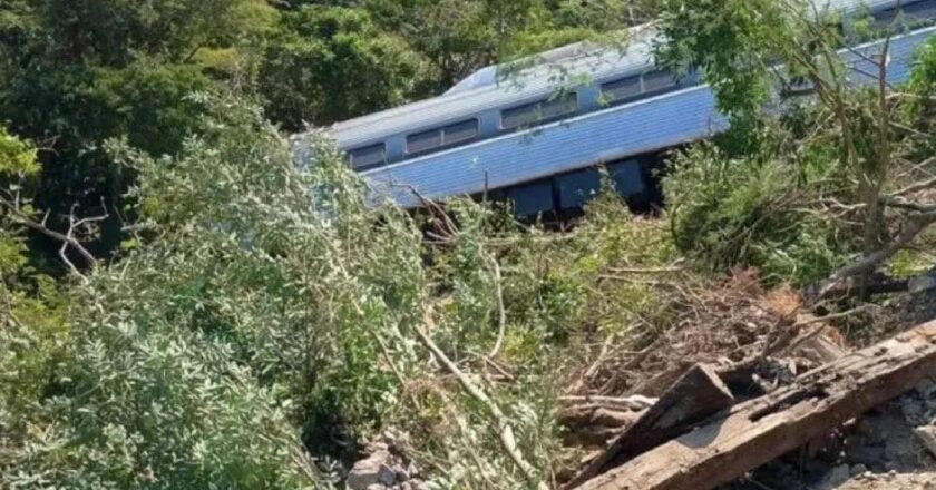 Descarrilamiento del Tren Interoceánico en Oaxaca deja 13 personas fallecidas y casi un centenar de heridos