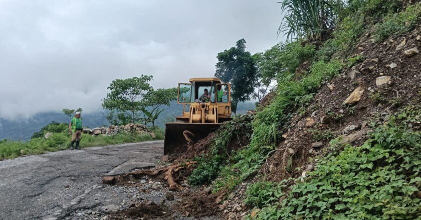 Atención sin límites a caminos dañados por lluvias en San Luis Potosí