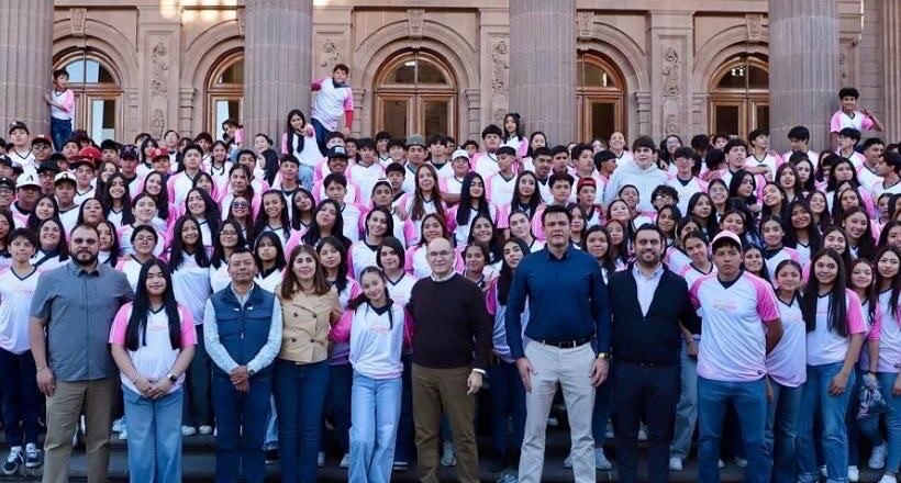 Entregan uniformes a atletas que van a la Olimpiada Nacional CONADE 2026