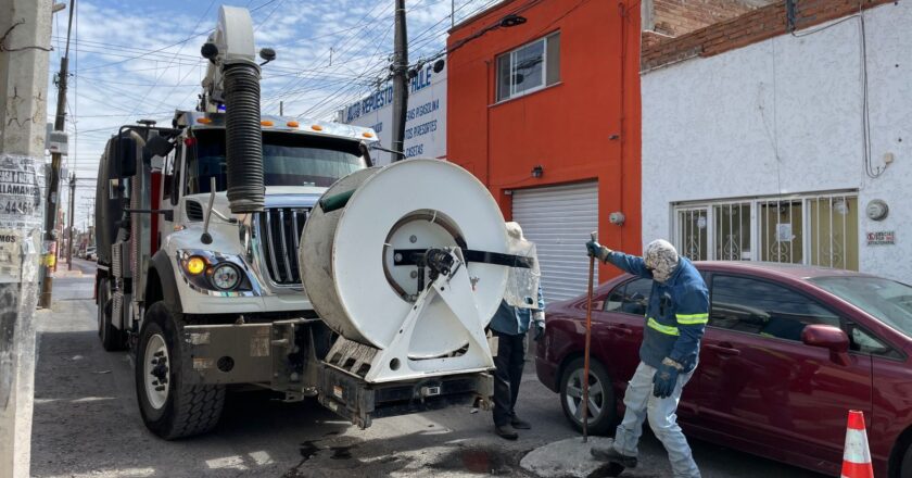 Interapas refuerza infraestructura sanitaria en el Barrio de Santiago