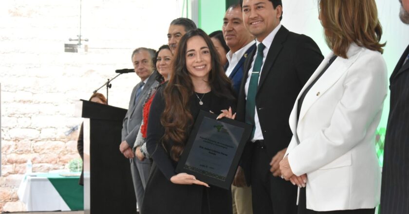 Investigadora de la UASLP es reconocida por su estudio sobre consumo digital y comportamiento del comprador
