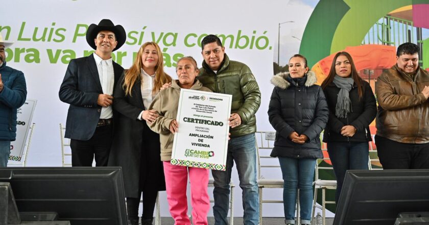 Alaquines recibe inversión estatal para deporte y vivienda