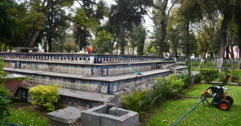 SLP preserva su herencia, ayuntamiento realiza limpieza en fuente de la Alameda Juan Sarabia