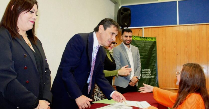 San Luis Potosí rompe récord de certificación en educación para adultos