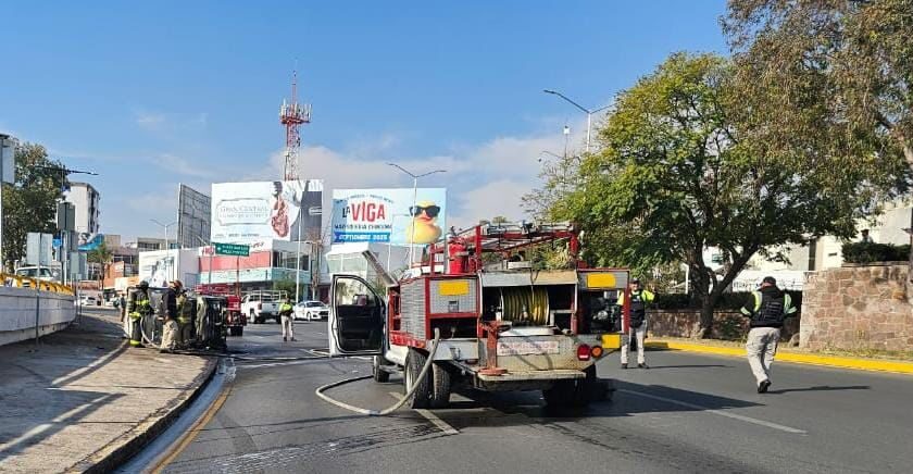 Policía Vial y Protección Civil Municipal atienden accidente en Salvador Nava