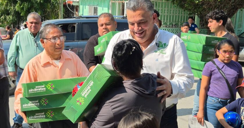 David Medina lleva la tradición del Dia de Reyes a colonias y comunidades de Ciudad Valles