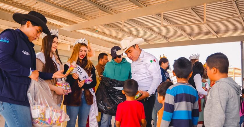 Gobierno de Matehuala realiza gira de entrega de juguetes por el Día de Reyes