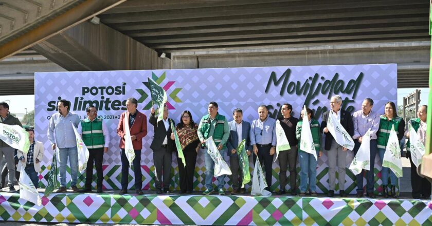 Ricardo Gallardo inicia rehabilitación de laterales de la carretera 57