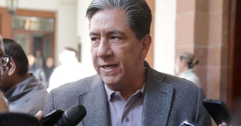 Marco Gama cuestiona coherencia de alianzas en SLP