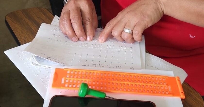 Docentes potosinos derriban barreras capacitándose en braille