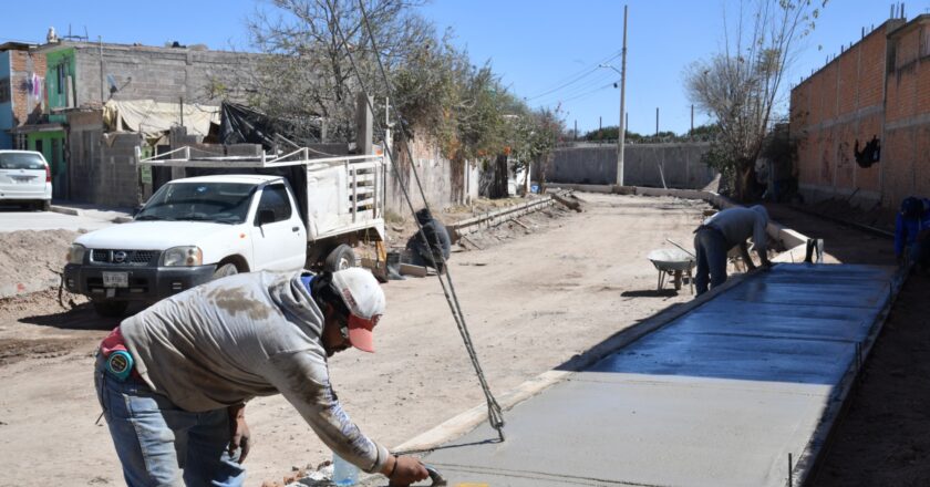 Avanzan obras de pavimentación en colonias Alcatraces y División del Norte en Soledad