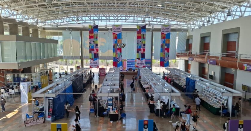 Feria Nacional del Libro UASLP celebra 50 años de historia y formación de lectores