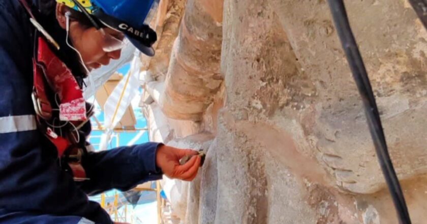 Continúan trabajos de conservación en fachada del Templo del Carmen