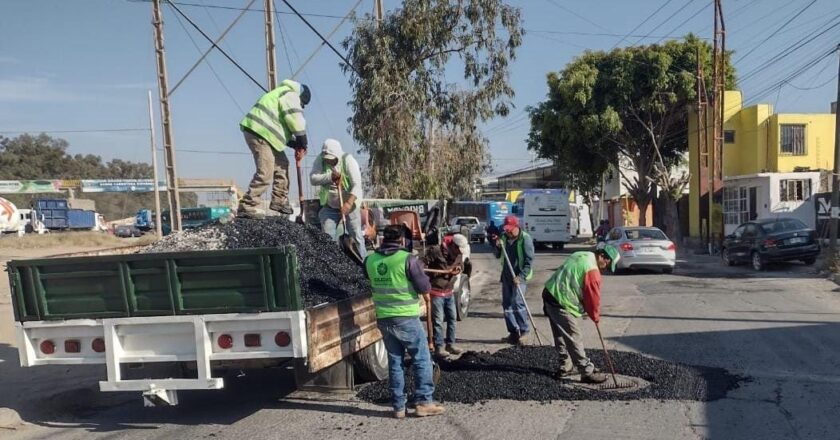 Bacheo permanente rehabilita más de 470 metros en Soledad