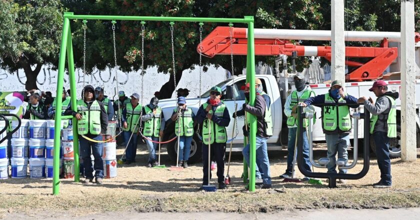 Bacheo y rehabilitación integral en la colonia Juan Sarabia