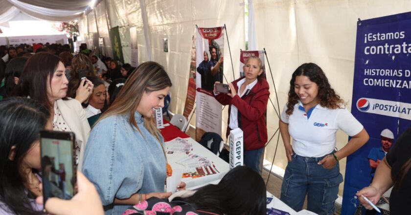 Feria de empleo para mujeres reúne a más de 750 participantes en San Luis Potosí