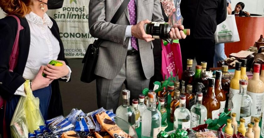 Artesanos potosinos obtienen más de 145 mil pesos en ventas durante muestra cultural en el Senado