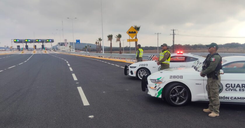 División Caminos refuerza vigilancia y atención a conductores en carreteras de San Luis Potosí