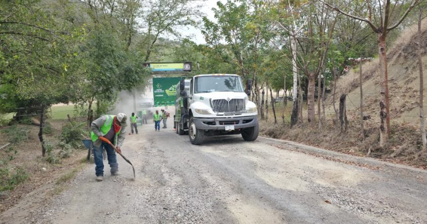 Arranca programa de mejoramiento urbano en Aquismón con intervenciones en accesos turísticos