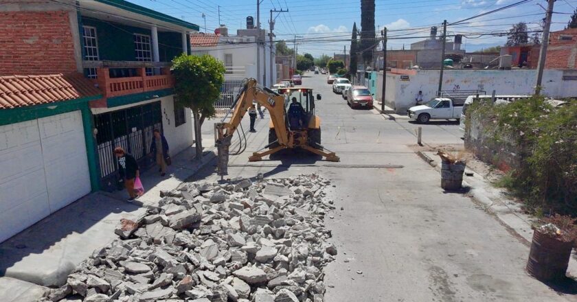 Amplían pavimentación en calle Carlos Díez Gutiérrez en Soledad