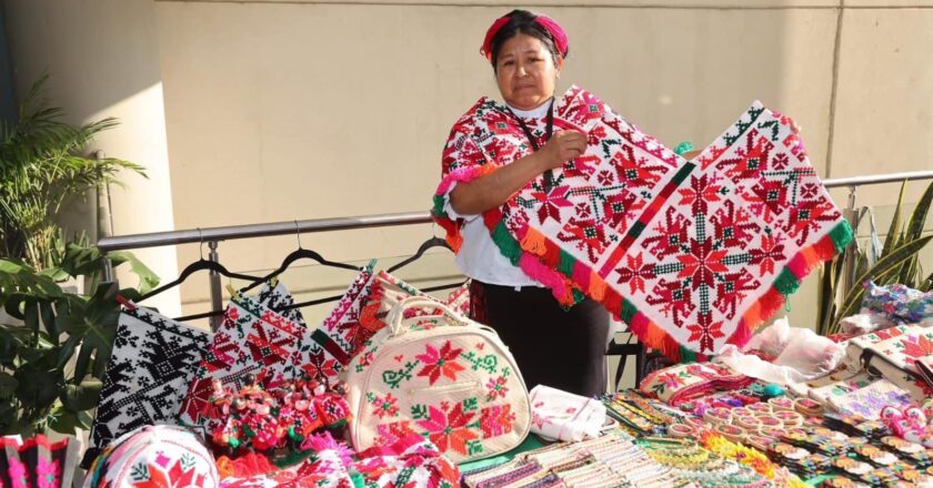 Ruth González impulsa muestra cultural de San Luis Potosí en el Senado de la República