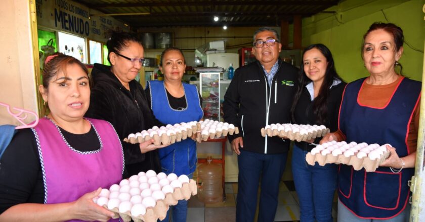 Alcalde de Soledad entrega apoyos alimentarios casa por casa en la colonia Fidel Velázquez