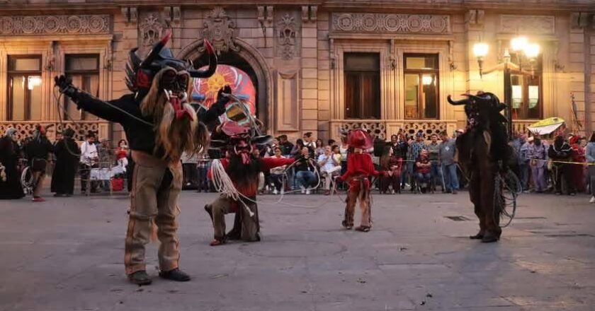 Diablos de la Huasteca toman el Centro Histórico de SLP
