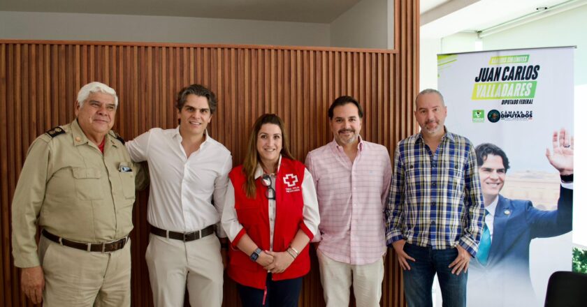 Valladares presenta iniciativa para fortalecer a bomberos y Cruz Roja