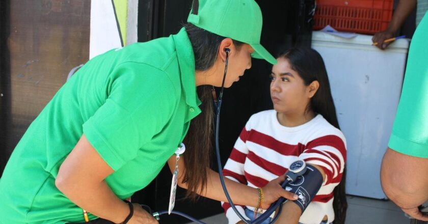 Brigadas de salud llegan casa por casa a Santa María del Río