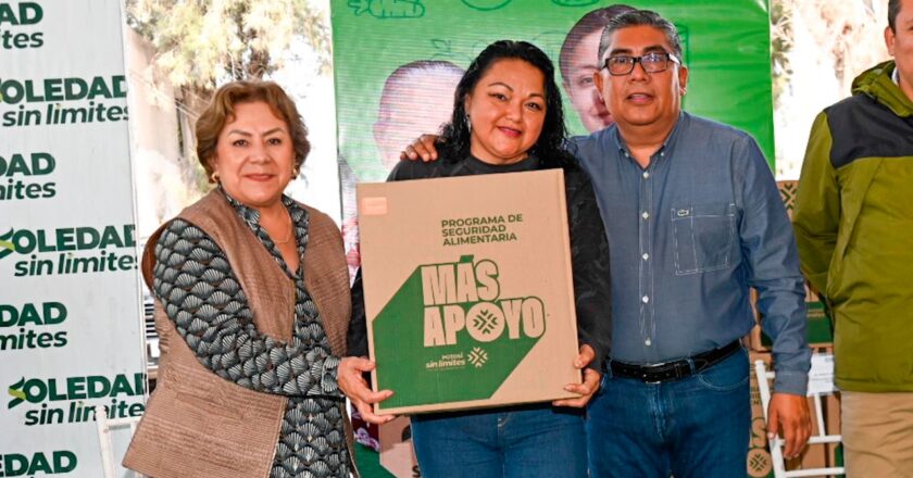 Juan Manuel Navarro lleva apoyo alimentario a los hogares de Soledad