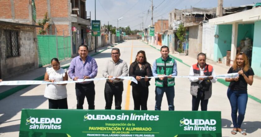 Juan Manuel Navarro entrega obras en la colonia División del Norte