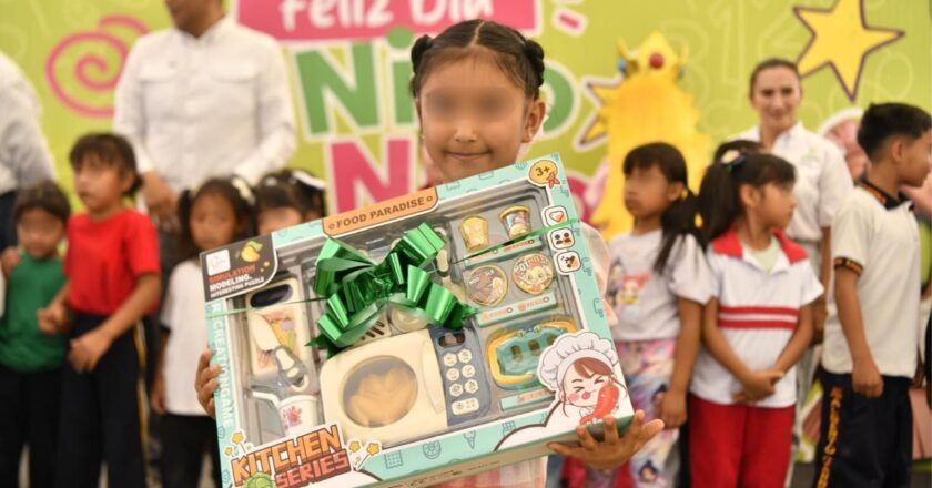 Inician festejos del Día de la Niñez en Villa de Reyes con entrega de juguetes