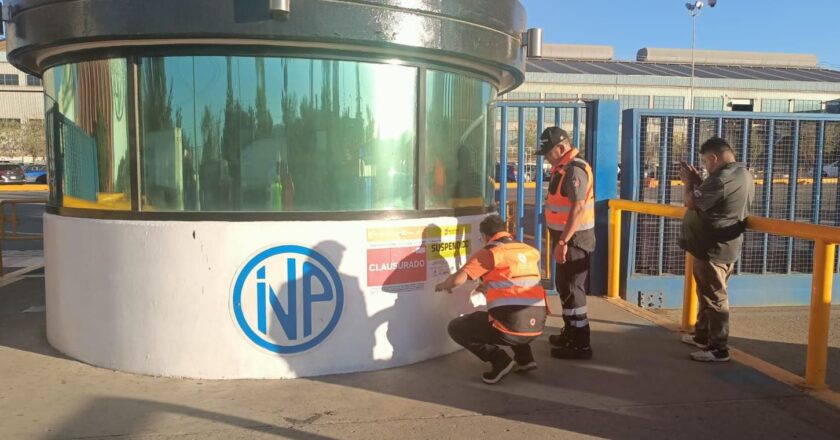Suspende Protección Civil operaciones en vidriera tras incendio en la Zona Industrial