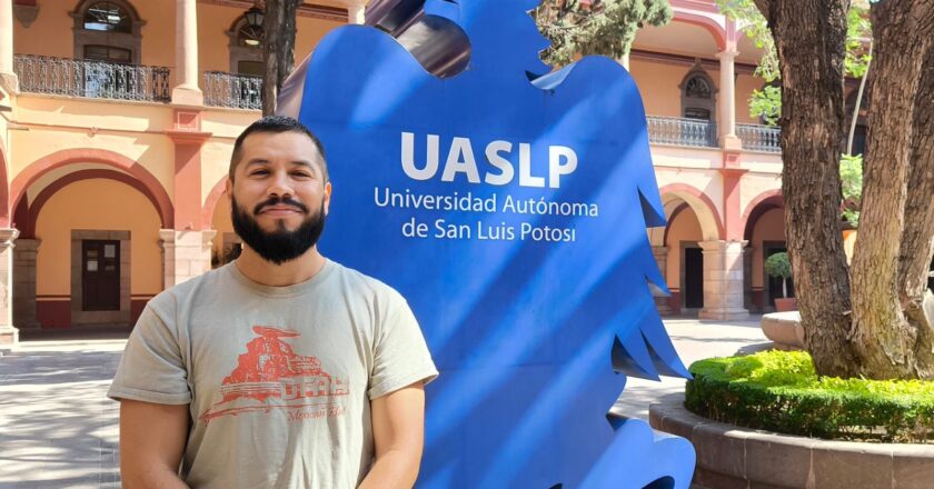 Egresado de la UASLP destaca a nivel internacional con mural cinético