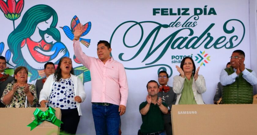 Celebran a madres de Villa de Pozos con evento masivo
