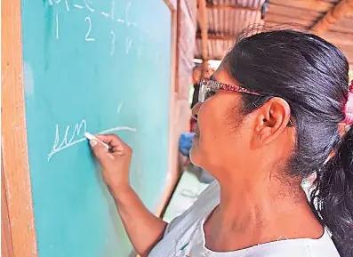 Buscan reducir 40% el rezago educativo en San Luis Potosí