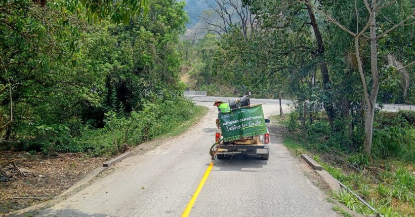 JEC intensifica mantenimiento de caminos en las cuatro regiones del Estado