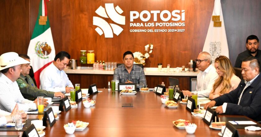 Ricardo Gallardo acuerda con alcaldes del Altiplano aumento de policías municipales