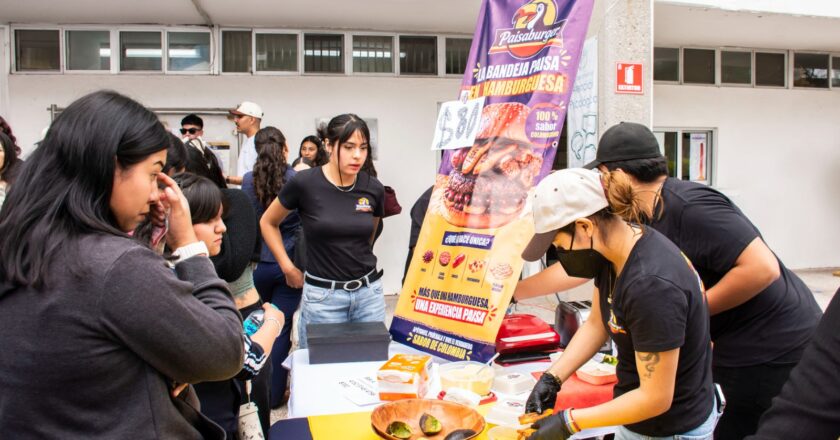 Estudiantes de la UASLP impulsan proyectos de emprendimiento en Expo Marketing